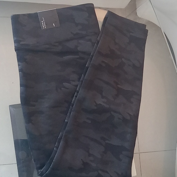 TORRID, Camo print high waist leggings - Picture 7 of 8